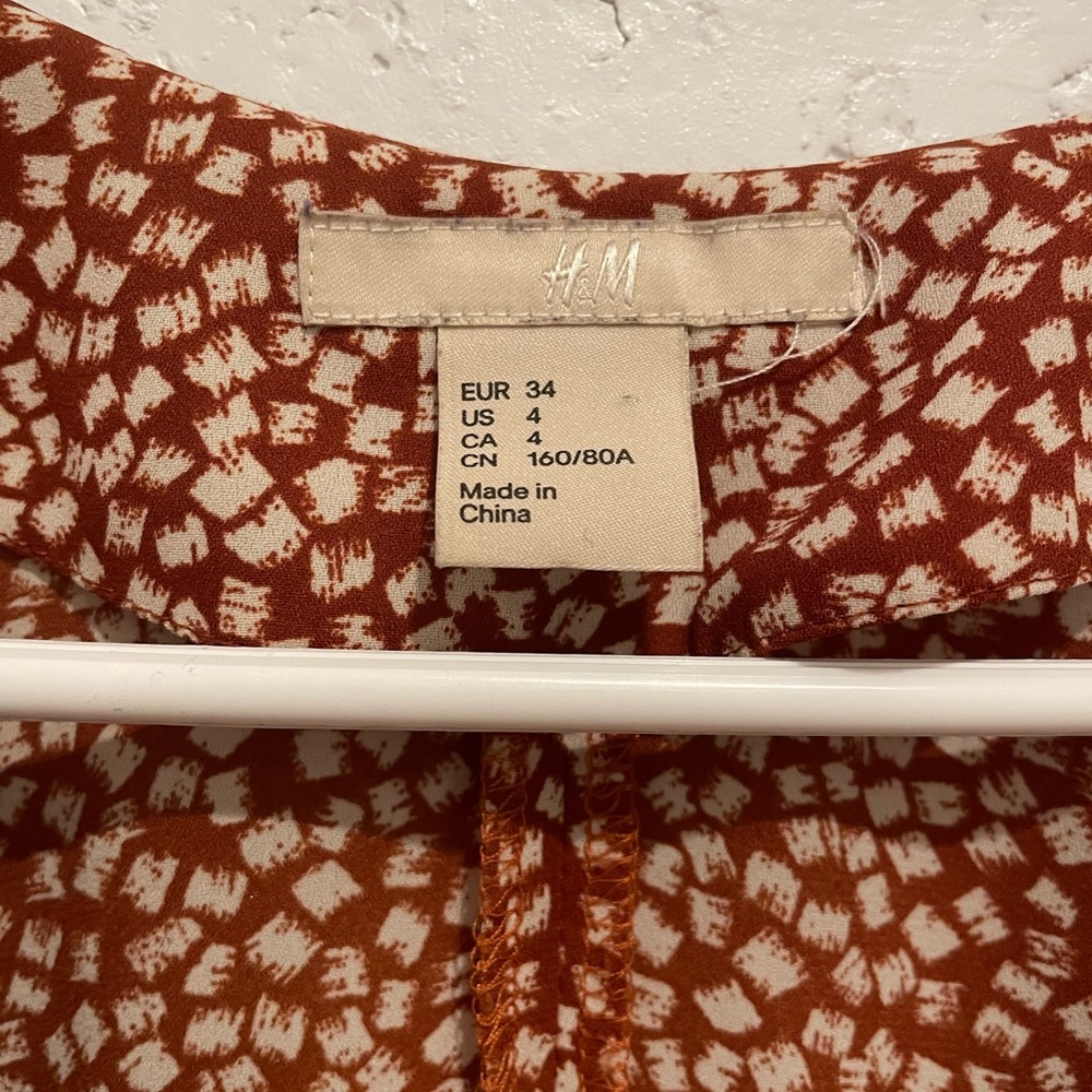 H&M Flowy Rust Patterned Cropped Blouse - Picture 5 of 5